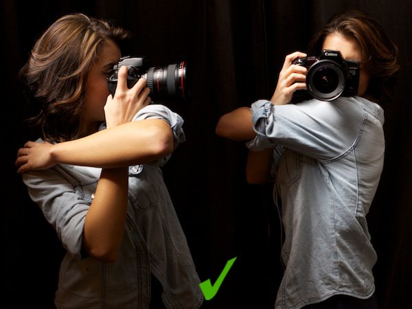 Две позиции того, как использовать руку для стабилизации изображения - Как держать камеру