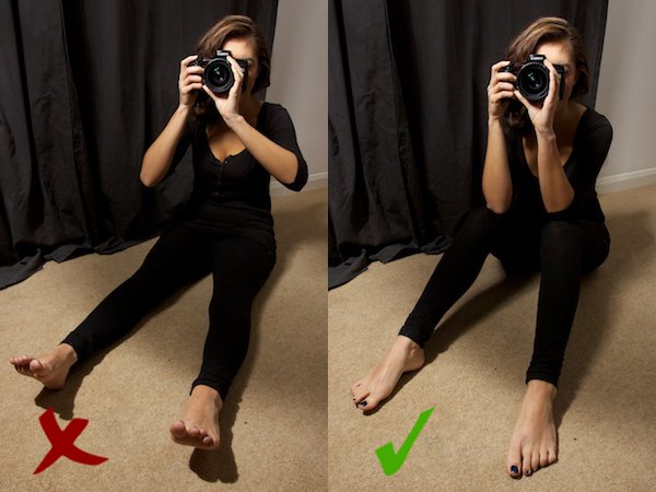 Две позиции о том, как держать камеру сидя