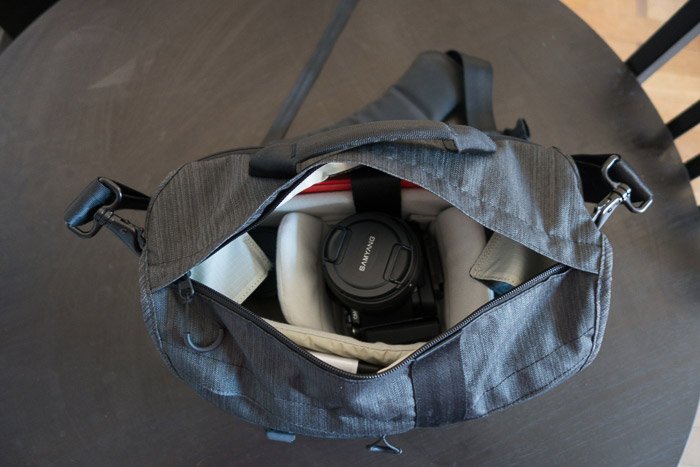 Внутренняя часть сумки Tenba Messenger Camera Bag