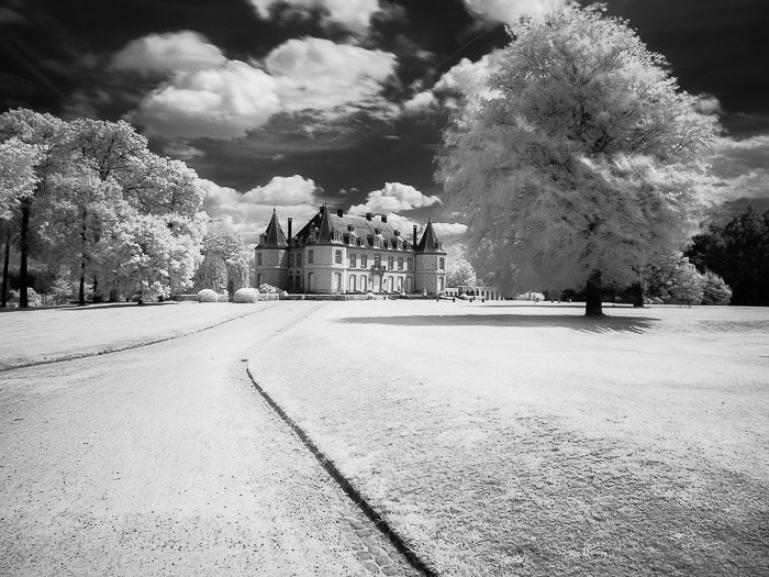 Черно-белая инфракрасная фотография замка Халп