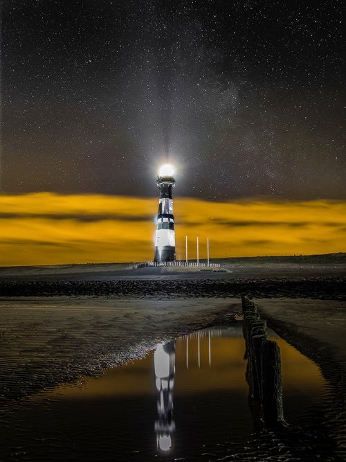 Штативы для пейзажной фотографии: Image of lighthouse at night taken with tripod