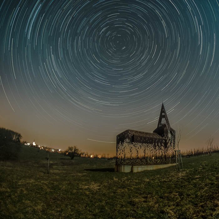 Звездные тропы над Сквозной церковью в Борглуне, Бельгия