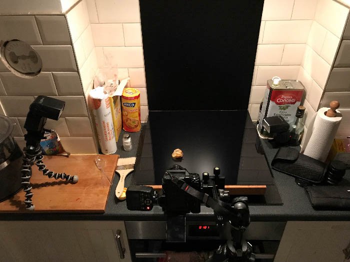 Самодельная студия на кухне с камерой и вспышкой