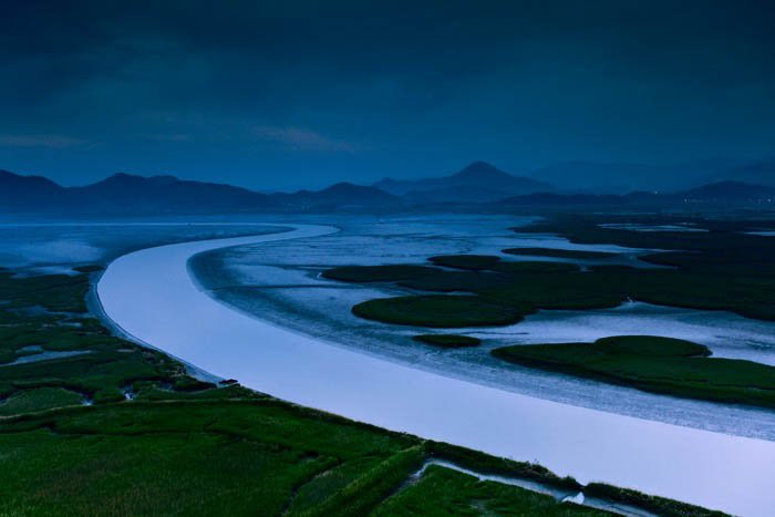изображение меандрирующей реки - туристическая фотография