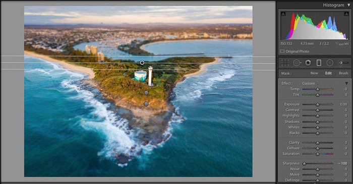Скриншот редактирования прибрежного пейзажа с помощью инструмента градуированного фильтра Lightroom - эффекты размытия для фильтров Lightroom