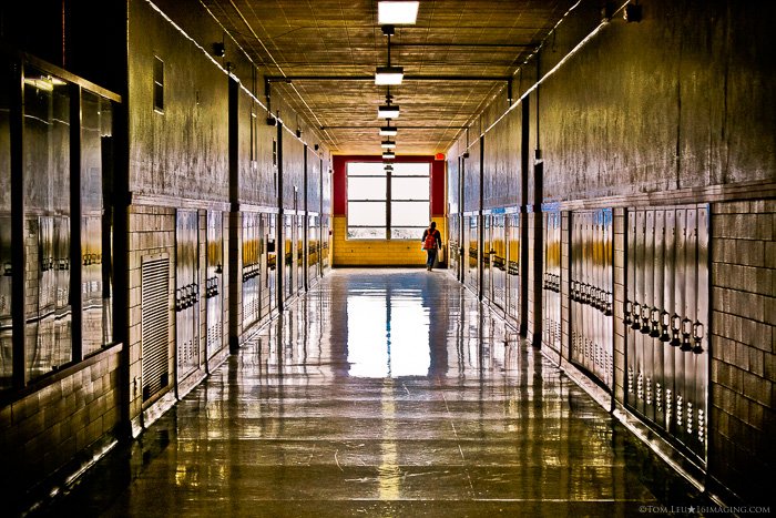 Красочный школьный коридор - съемка внештатного фотографа