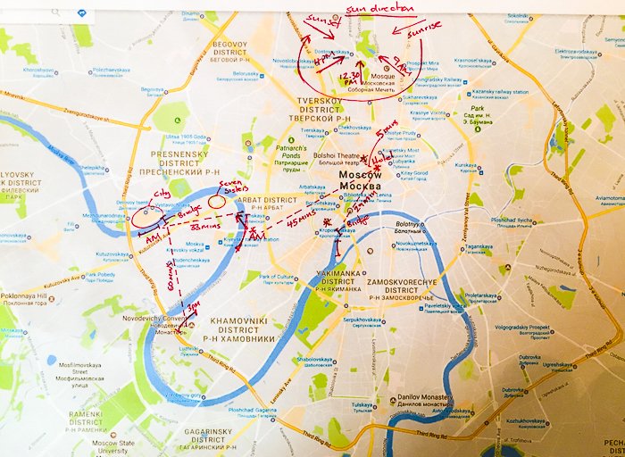 карта Москвы с красными каракулями схемы проезда