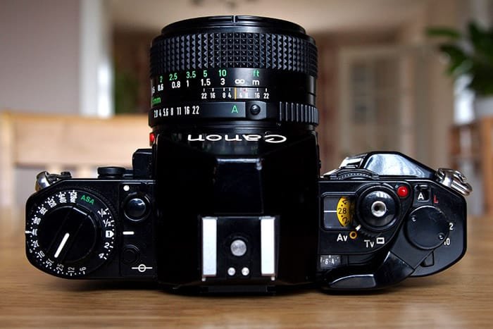 Пленочная камера Canon A1 35 мм, показывающая ASA вместо ISO