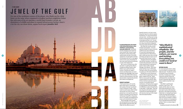 разворот журнала с фотографией величественной белой мечети в пастельном закате, буквы стильно замаскированы в боковой части фотографии