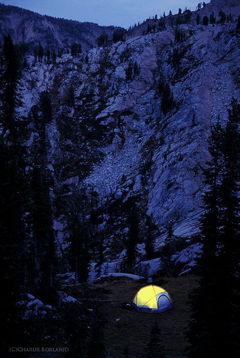 Палатка фотографов, установленная в Eagle Cap Wilderness, Орегон