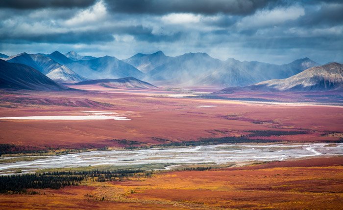 Осенняя фотография заповедника Ноатак с изображением реки Келли на Аляске