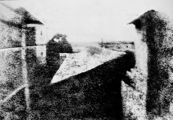 Вид из окна в Ле Гра - Жозеф Никфор Нипче, самые знаковые фотографии