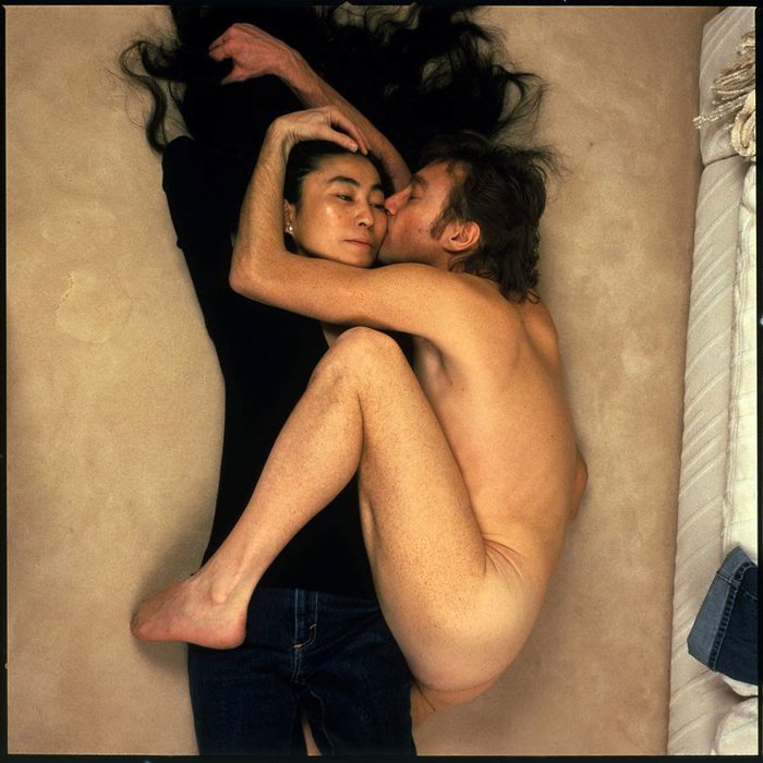 Iconic photo of Lennon & Yoko by Annie Leibovitz