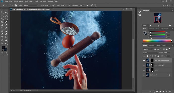 Скриншот постобработки натюрморта с использованием летающей кухонной утвари и мучных облаков - креативное фото натюрморта