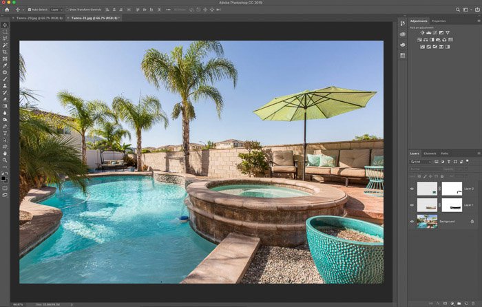 Скриншот, показывающий, как использовать инструмент искривления Photoshop для фотографии недвижимости