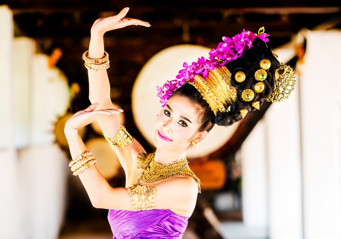 Портрет танцовщицы, снятый на объектив Nikon prime
