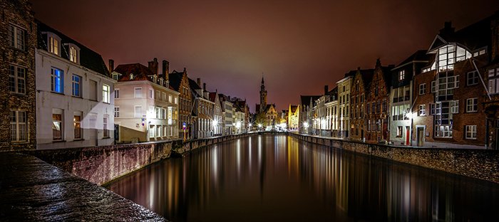 Потрясающий ночной вид на Брюгге, Бельгия