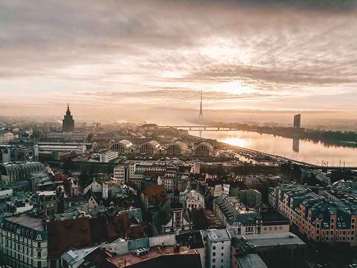 Воздушный городской пейзаж Риги, Латвия - лучшие европейские города для посещения