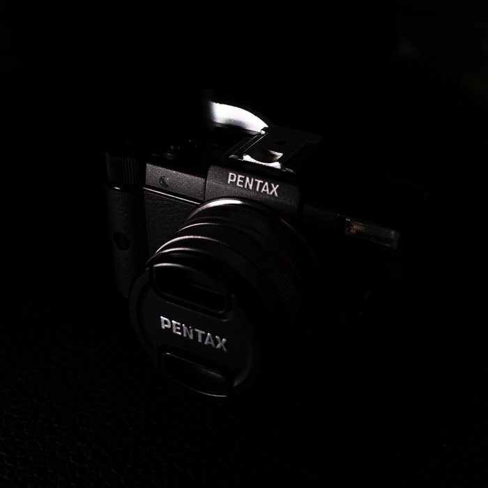 Камера Pentax на черном фоне - как сделать фотобудку