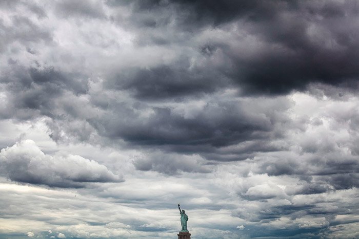 Статуя Свободы, как ее видят с парома на Статен-Айленде. лучшие места для фотографирования в nyc