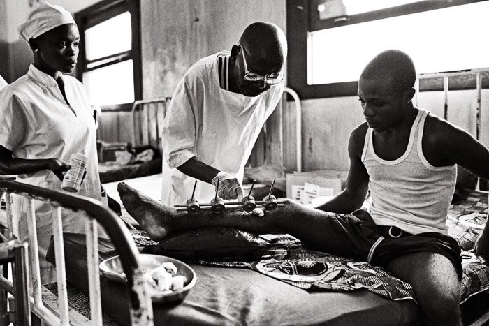 Фотожурналистский снимок из серии о больнице в Демократической Республике Конго. фотожурналистика vs документальная фотография