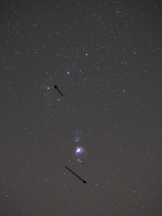 Два небольших следа от искусственных спутников едва заметны на этом снимке из моей серии по M42.