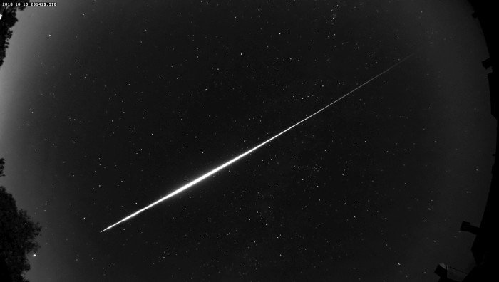 Метеор Болид сфотографирован под Брюсселем. 