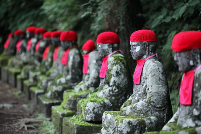 Lines of Buddha statues - best toyko photo spots
