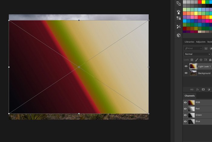 Скриншот, показывающий, как использовать наложение световых потоков в Photoshop - изменить размер или положение