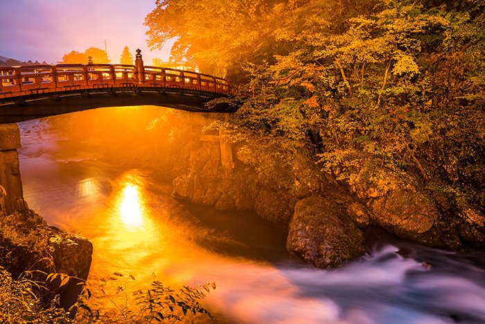 Потрясающий вид на мост в Никко, Япония - лучшие места для туристической фотографии