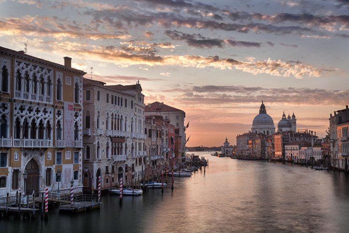 Восход солнца в Венеции, с моста Академия. Фотографии Венеции