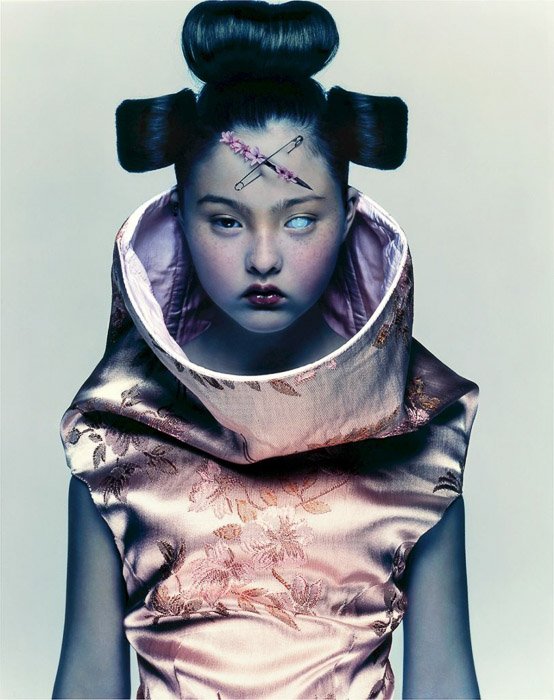 Сюрреалистический портрет женщины-модели в образе футуристической гейши работы Ника Найта