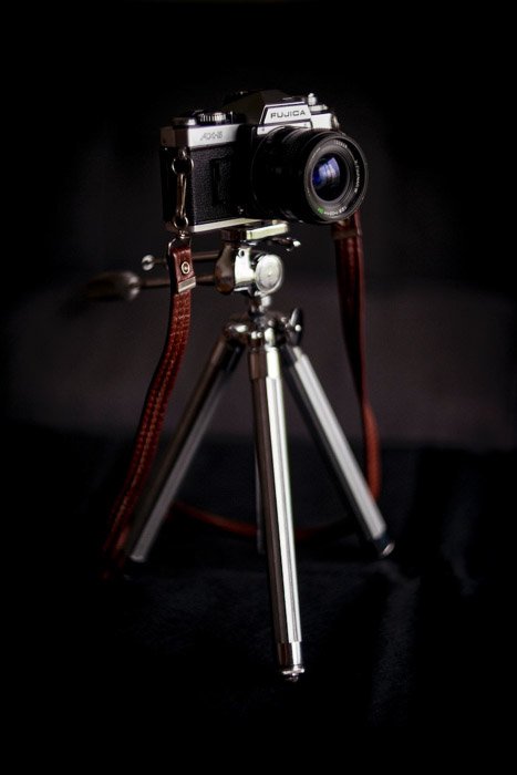 Камера Fujica на штативе - трюки фудстайлинга