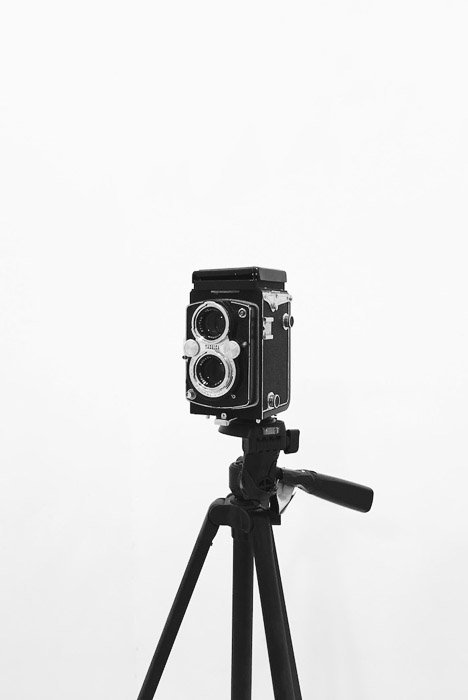 Винтажная пленочная камера на штативе - оборудование для фотобизнеса