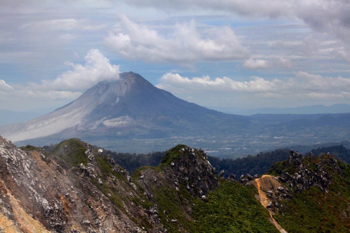 Потрясающий пейзажный снимок вулкана