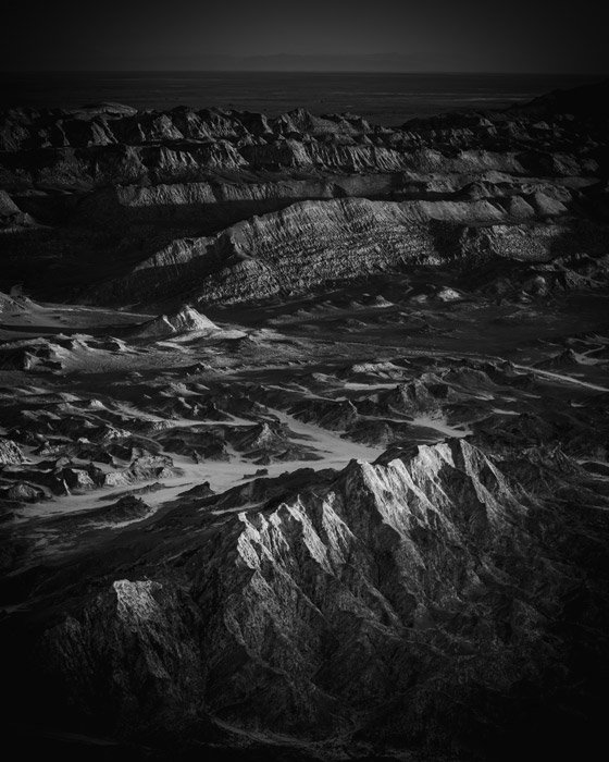 скалистый горный пейзаж, снятый в черно-белом цвете - потрясающие пейзажные фотографии