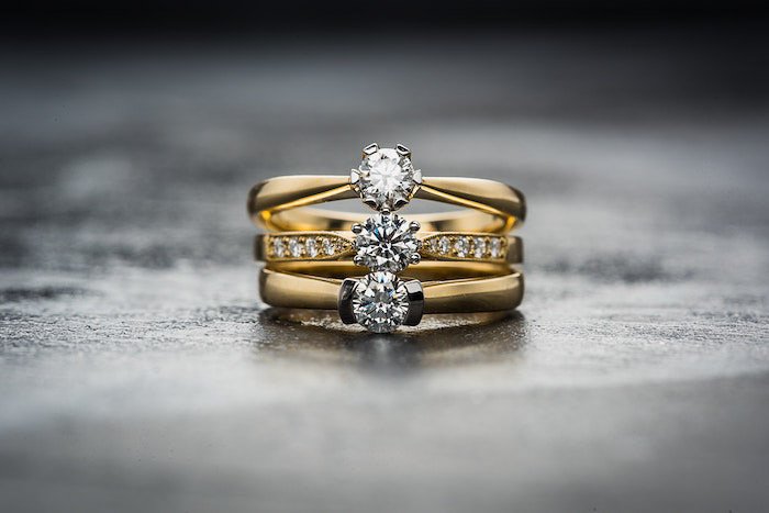 Снимок изделия кольца с бриллиантом
