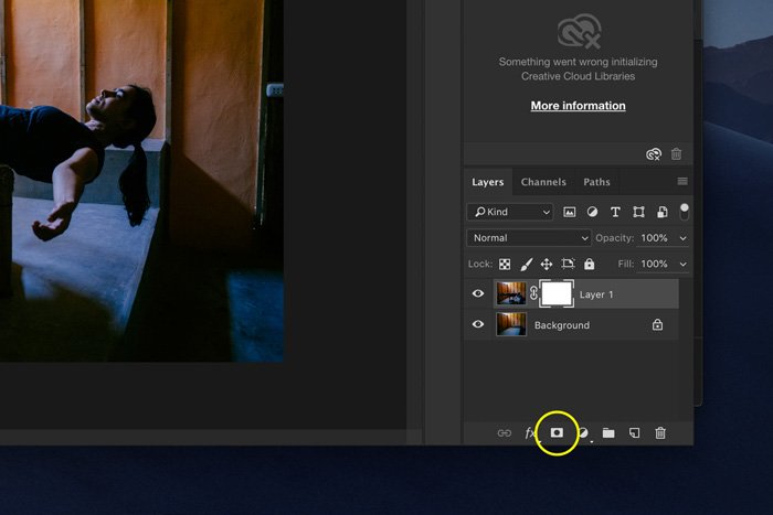 Скриншот, показывающий, как редактировать левитационную фотографию в Photoshop - создание маски слоя