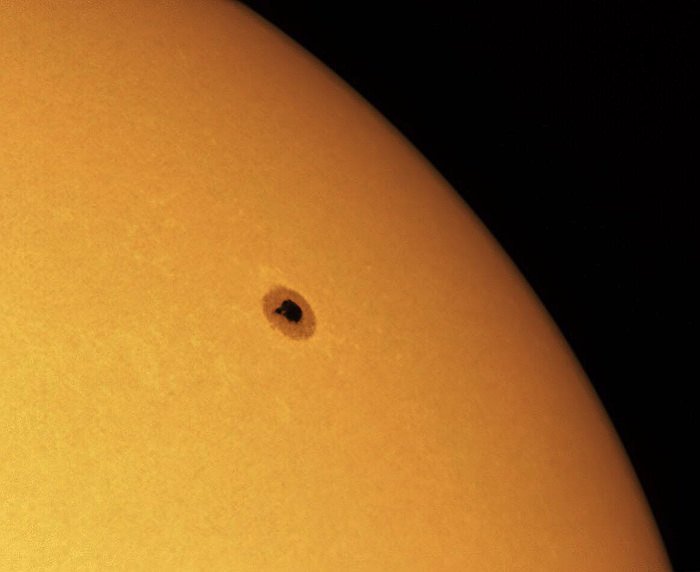 Солнце сфотографировано с помощью планетарной камеры и телескопа