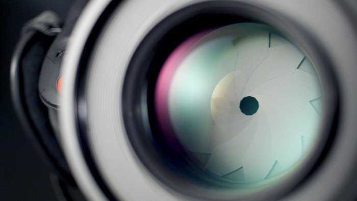 close up of the camera aperture - prime lens tips