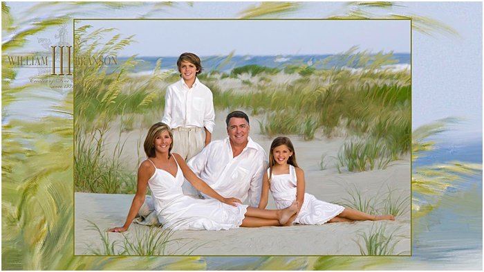 Семейное фото в классическом стиле на пляже от Уильяма Брэнсона