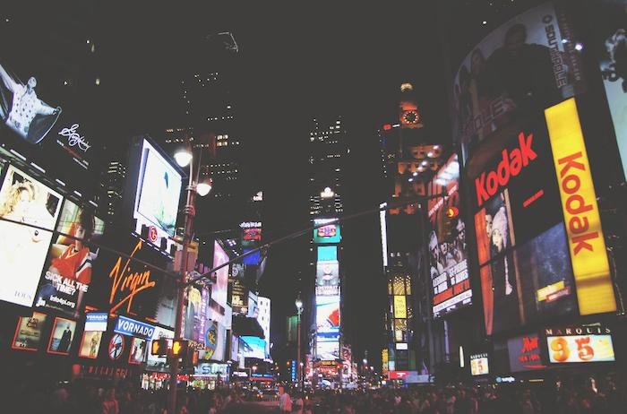 Таймс-сквер в Нью-Йорке с рекламой Kodak