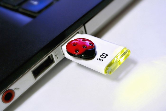 8gb flashdrive in a USB port