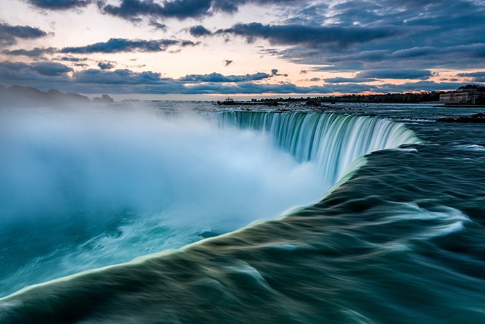 Фотография Ниагарского водопада на закате