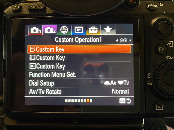 Фотография крупным планом меню настроек камеры с функцией Custom Key на Sony A7R3