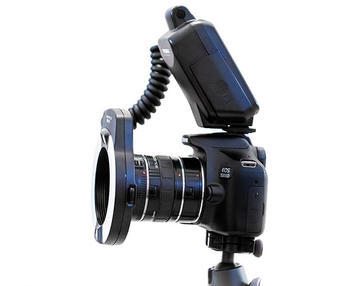 Canon DSLR на штативе с удлинительными трубками для макросъемки