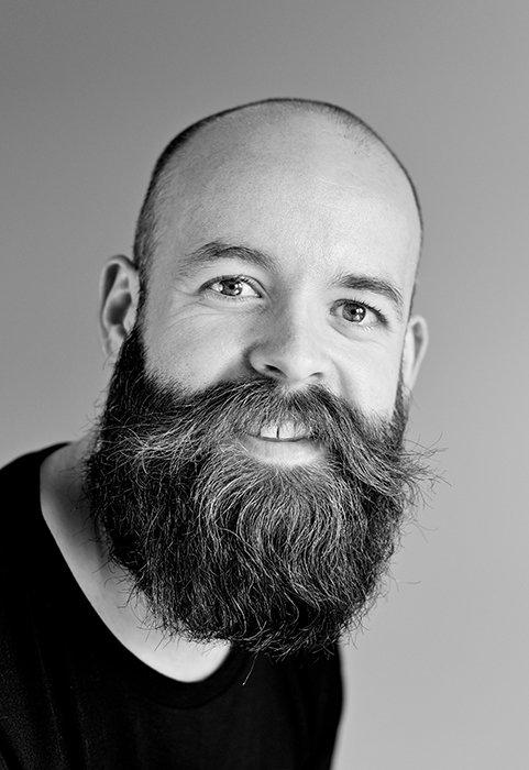 профессиональная черно-белая фотография бородатого мужчины