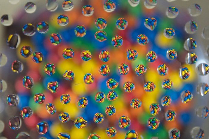 фото разноцветных капель воды