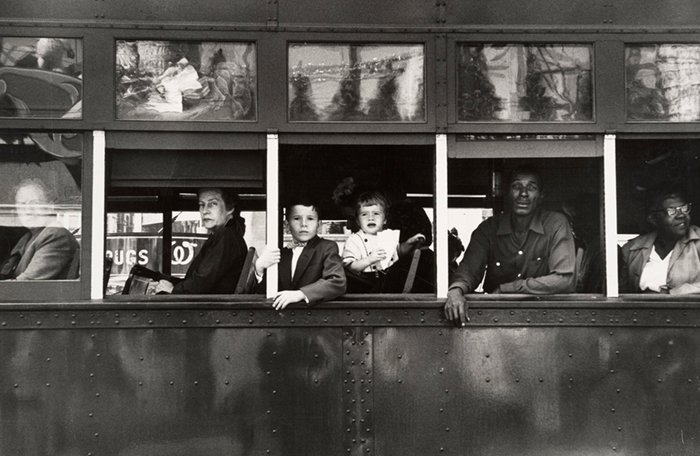 Троллейбус в Новом Орлеане, 1955 год. Photo by Robert Frank