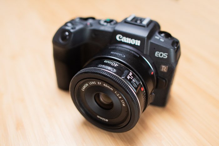 Камера Canon с объективом EF 40mm f/2.8 STM